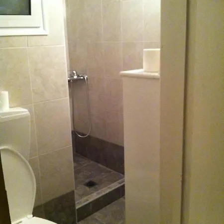 Luxurious 2 Bedroom Center In Apartment *