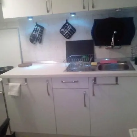 Luxurious 2 Bedroom Center In Apartment