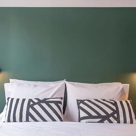 Apartment Luxurious 2 Bedroom Center In