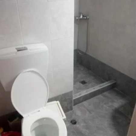 Luxurious 2 Bedroom Center In *